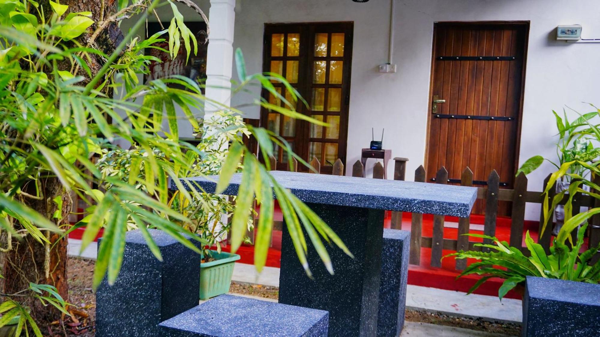 Lake Island Home Stay Dambulla Eksteriør billede